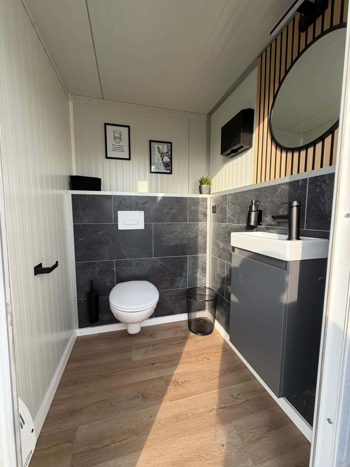 Toilettenwagen 02 - Vorschaubild 3